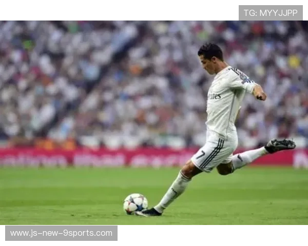 尤文弗拉霍维奇背身护球回身爆射攻入制胜进球：瞬间技艺与热血的永恒记忆